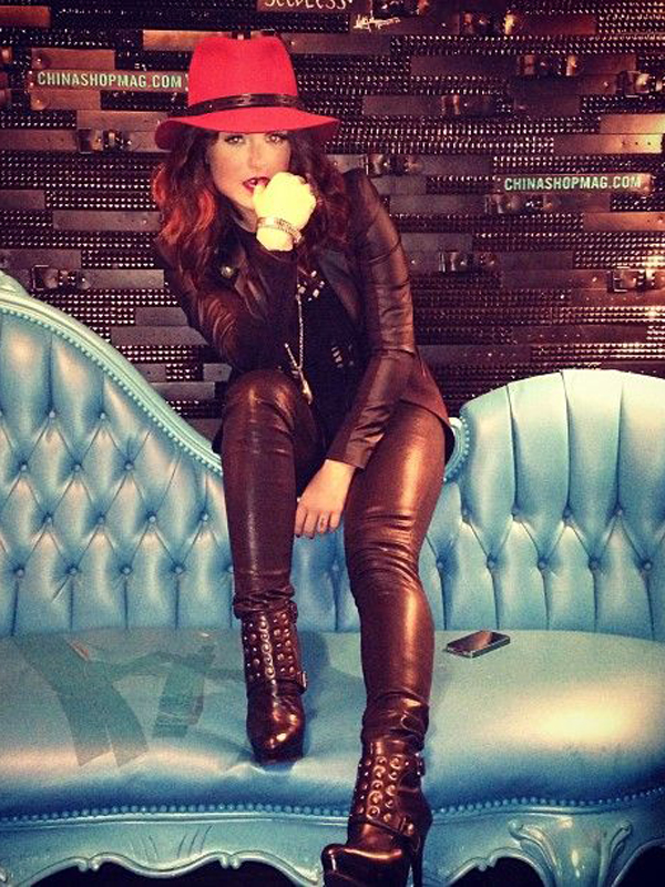 joanna-jojo-levesque-posing-in-leather-twitpic.jpg